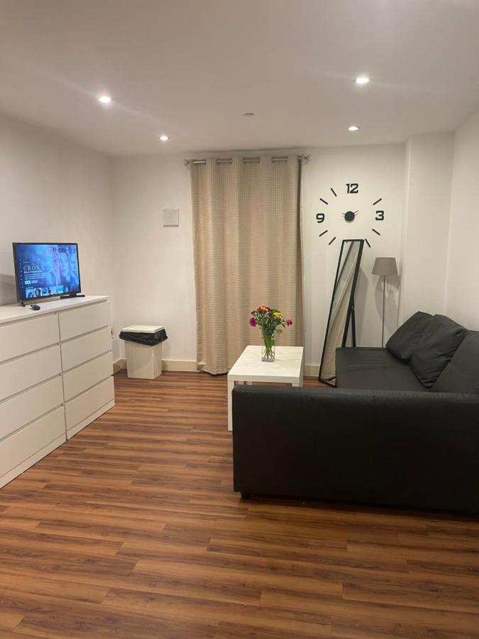 Lovely Luxury 1-Bed Apartment In Wembley Λονδίνο Εξωτερικό φωτογραφία