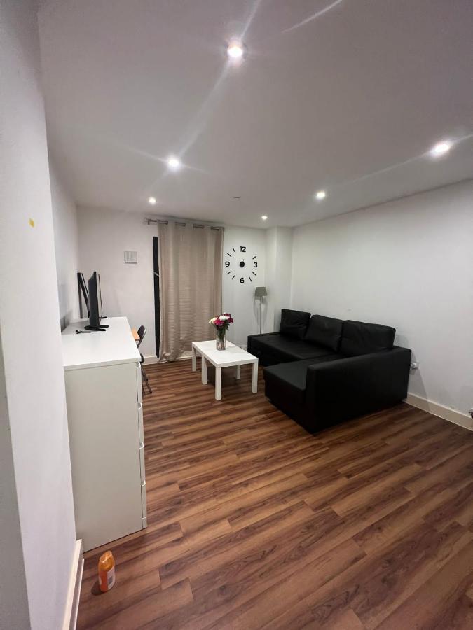 Lovely Luxury 1-Bed Apartment In Wembley Λονδίνο Εξωτερικό φωτογραφία