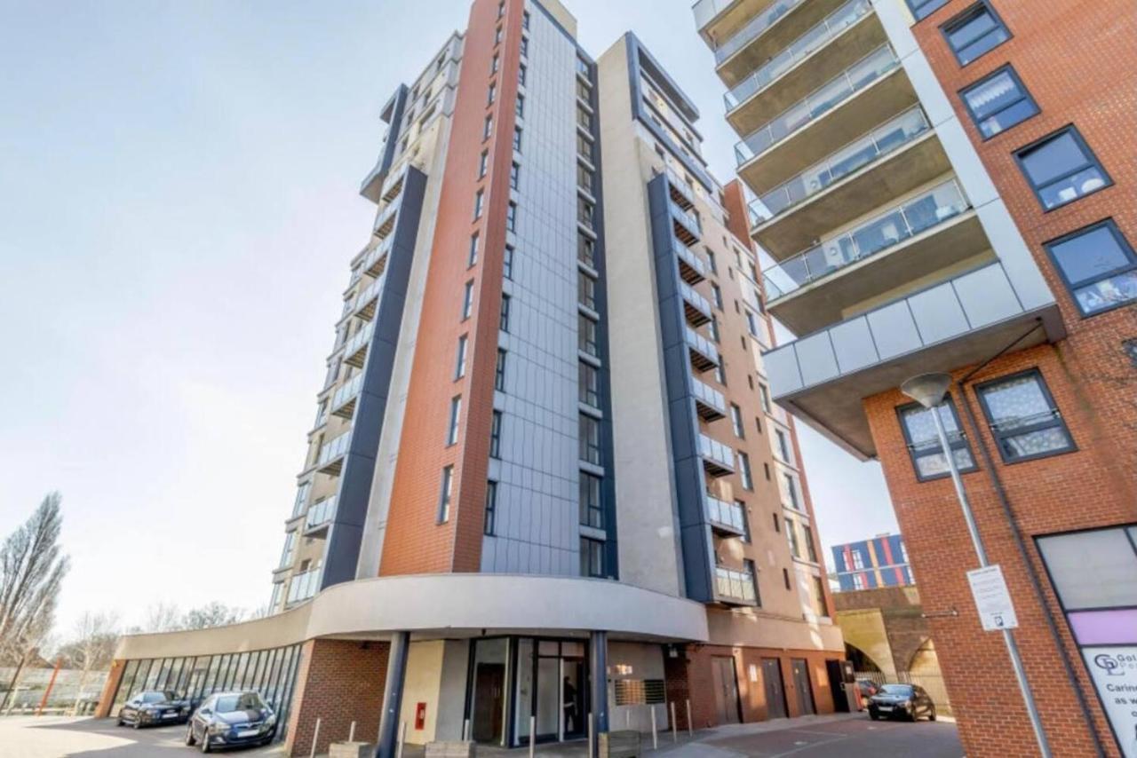 Lovely Luxury 1-Bed Apartment In Wembley Λονδίνο Εξωτερικό φωτογραφία